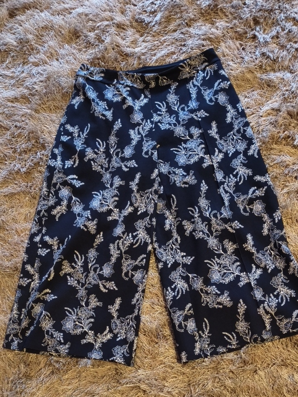 J. Jill Black Floral Wide-Leg Capris